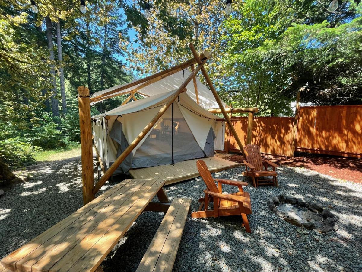 Umpqua'S Last Resort - Wilderness Cabins, Rv Park & Glamping Idleyld Park Экстерьер фото