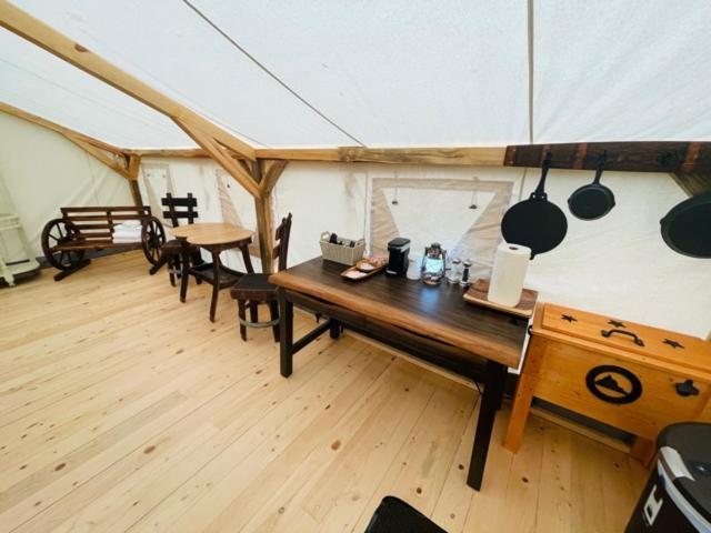 Umpqua'S Last Resort - Wilderness Cabins, Rv Park & Glamping Idleyld Park Экстерьер фото