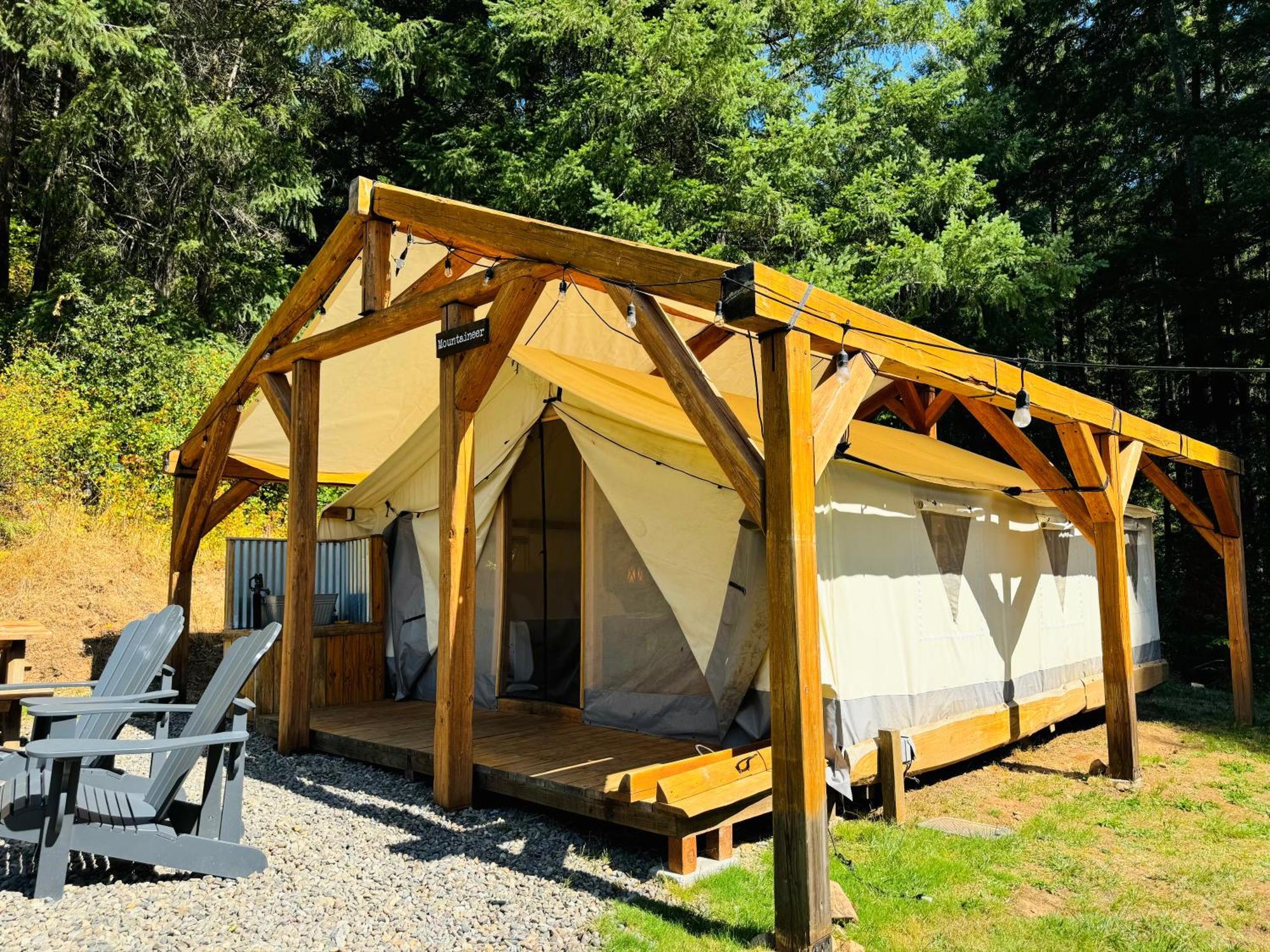 Umpqua'S Last Resort - Wilderness Cabins, Rv Park & Glamping Idleyld Park Экстерьер фото