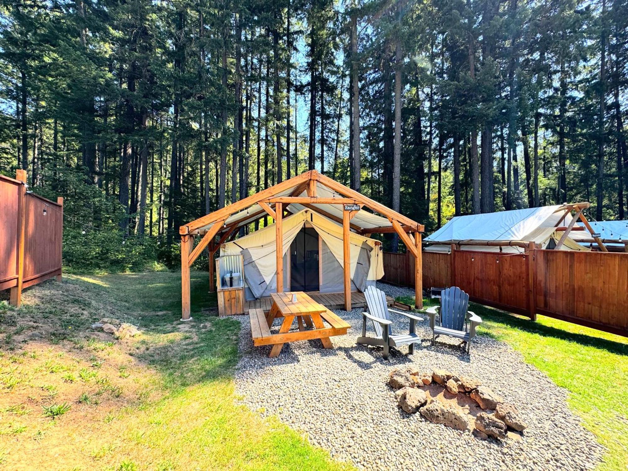 Umpqua'S Last Resort - Wilderness Cabins, Rv Park & Glamping Idleyld Park Экстерьер фото