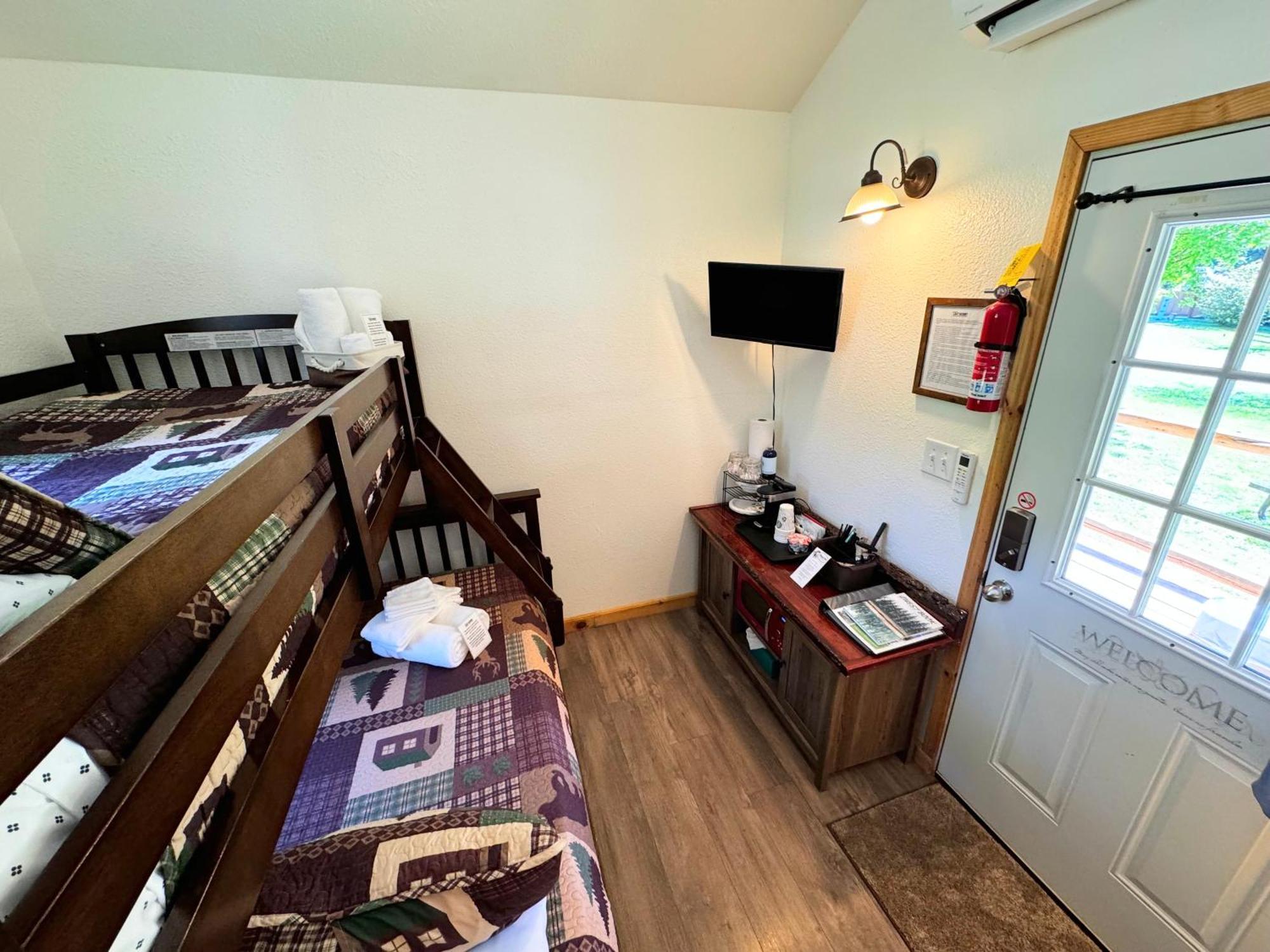 Umpqua'S Last Resort - Wilderness Cabins, Rv Park & Glamping Idleyld Park Экстерьер фото