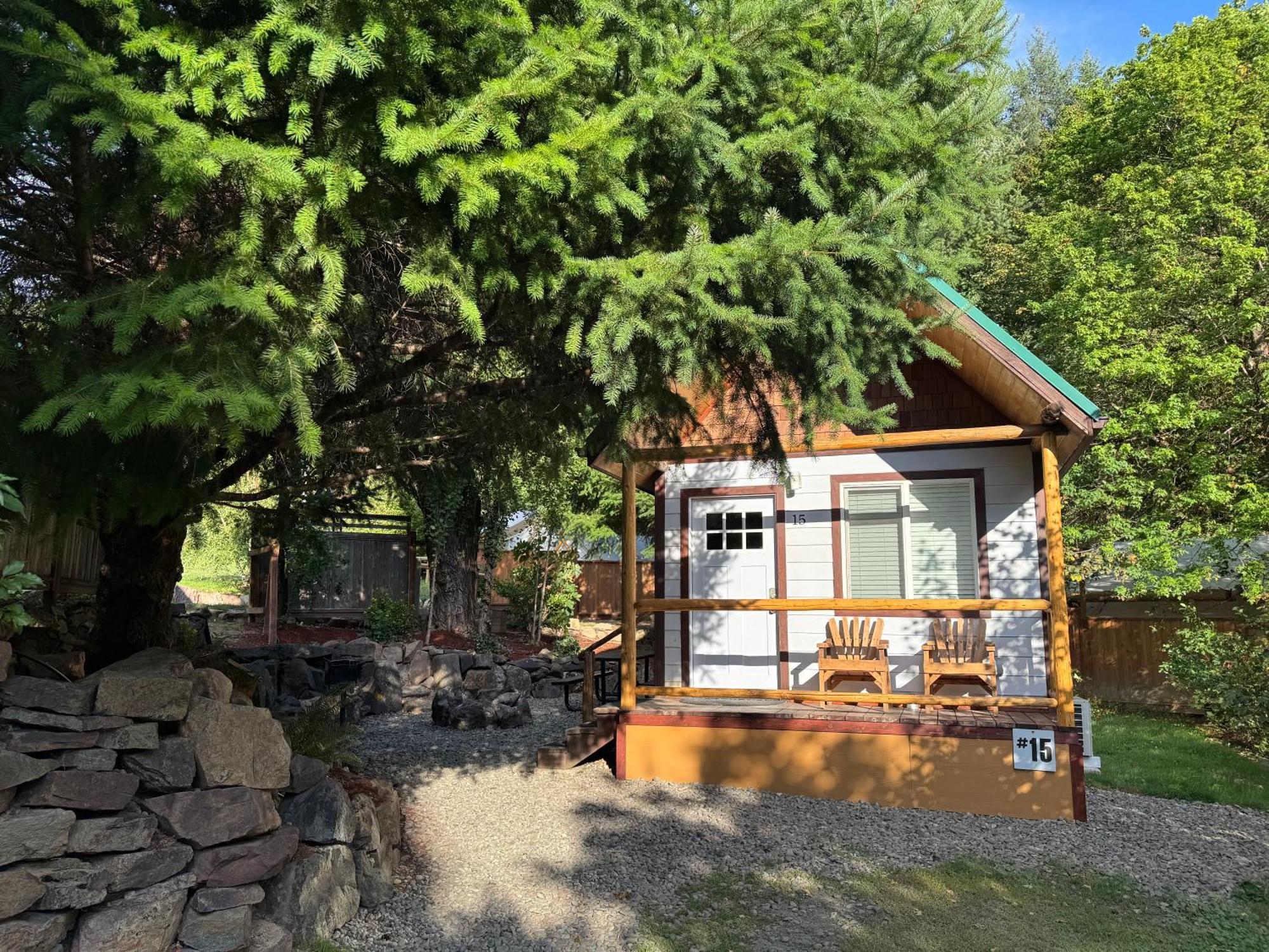 Umpqua'S Last Resort - Wilderness Cabins, Rv Park & Glamping Idleyld Park Экстерьер фото