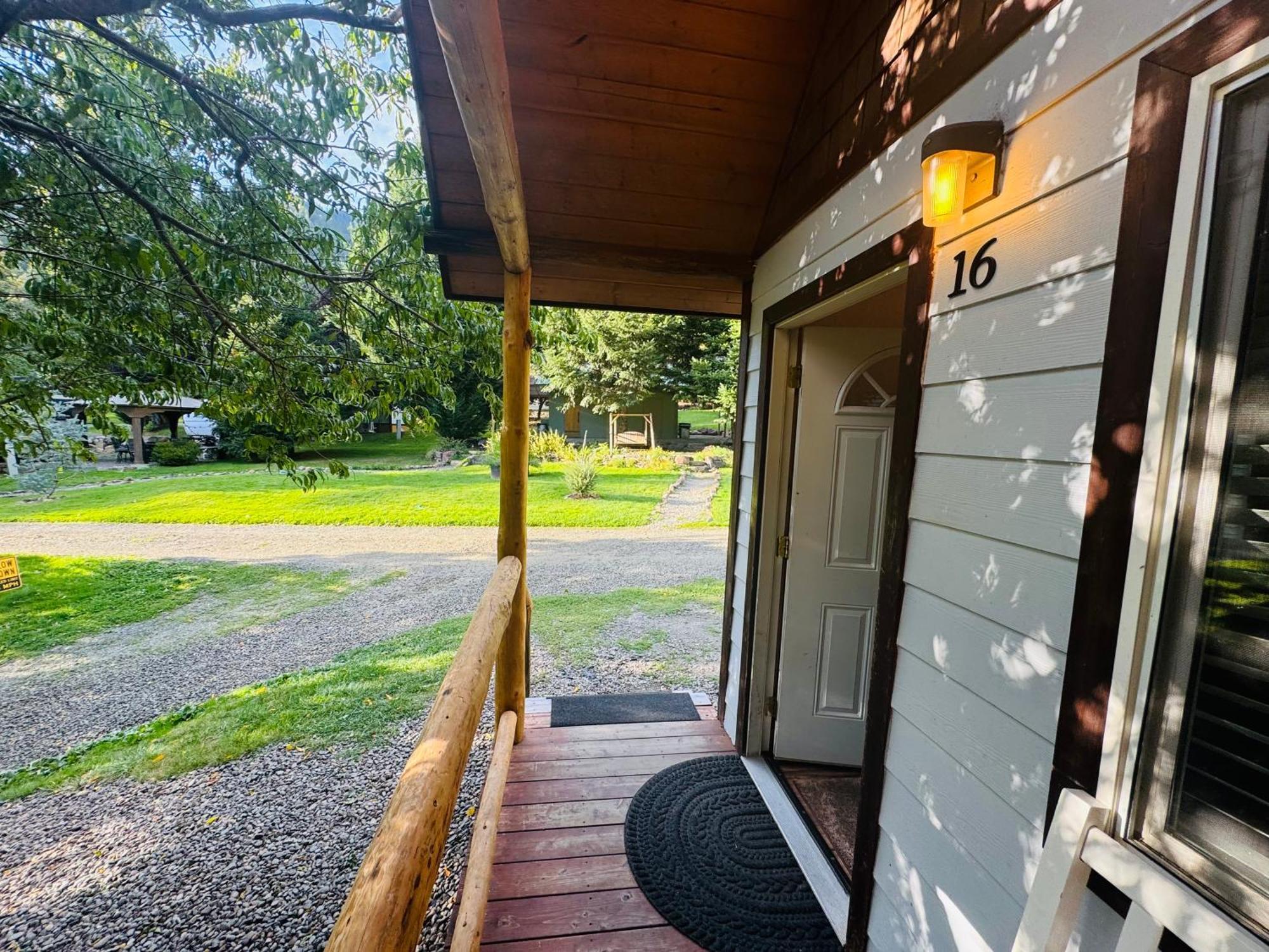 Umpqua'S Last Resort - Wilderness Cabins, Rv Park & Glamping Idleyld Park Экстерьер фото