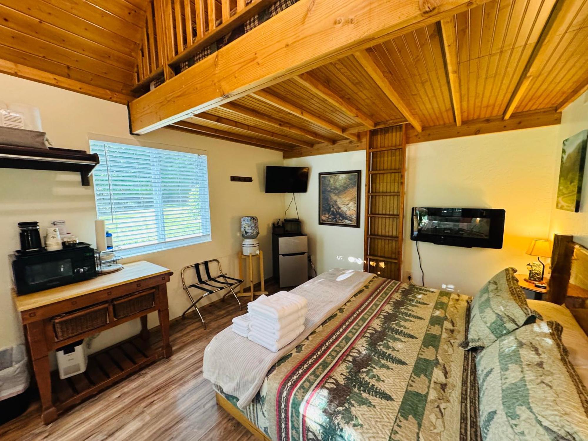 Umpqua'S Last Resort - Wilderness Cabins, Rv Park & Glamping Idleyld Park Экстерьер фото